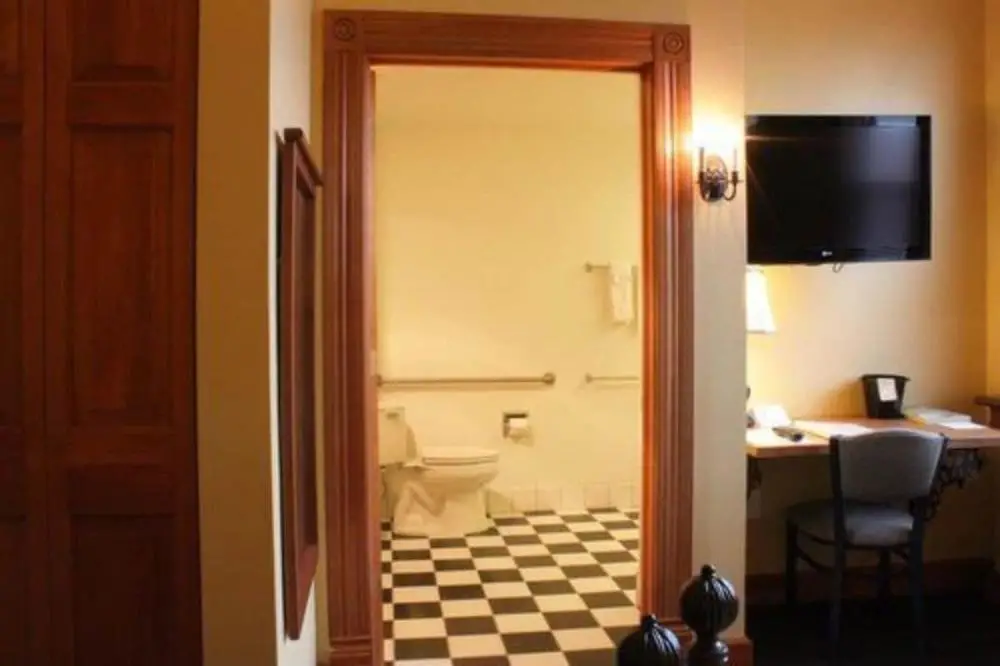 Nuk's Executive Suites 6